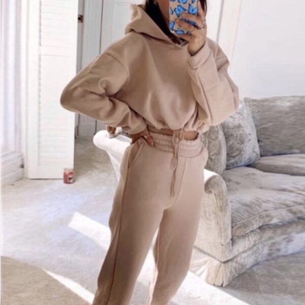 Chic & Comfy: Women's Two-Piece Jogging Suit – Perfect for Fitness & Fashion! - Image 8