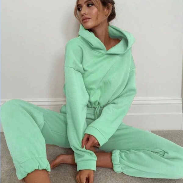 Chic & Comfy: Women's Two-Piece Jogging Suit – Perfect for Fitness & Fashion! - Image 5
